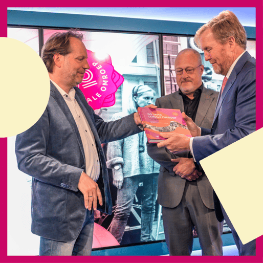 Koning bezoekt lokale omroep
